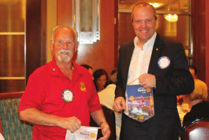 Bob Werner exchanges banners with Thierry Demathieu from Australia