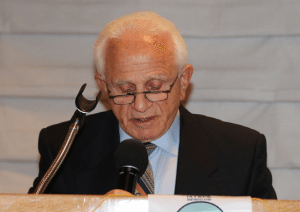 Our member Jerry Engel introduces our illustrious speaker Ben Lesser a Auschwitz camp survivor.