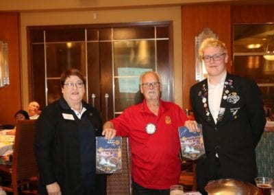 Bob Werner exchanged banners with Rotarians from Australia and New Zealand.
